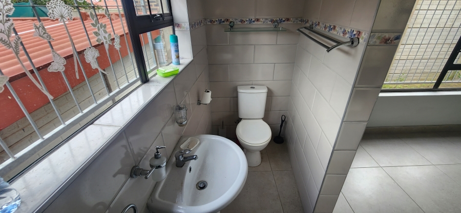 5 Bedroom Property for Sale in Dana Bay Western Cape